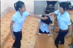 Nữ sinh đánh bạn ngay trong lớp vì bị nói là mất "cái ngàn vàng"