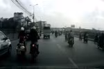 Video: Cướp dây chuyền táo tợn ngay trên đường Giải Phóng, Hà Nội