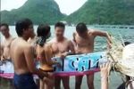 Phản cảm trò chơi sờ "của quý" để tìm bạn trai của các 'quý cô'