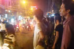 Đứa con “khùng” đánh bố toác đầu mẻ trán chỉ vì khúc gỗ