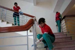 Sinh viên làm thêm ngày tết: Dễ kiếm nhưng tủi lắm!