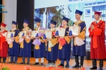 Tự hào và xúc động trong ngày lễ trao bằng tại Trường Đại học Xây dựng Hà Nội