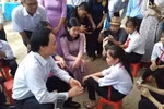 Bộ trưởng Phùng Xuân Nhạ đi khai giảng tại rốn lũ Tân Hóa