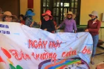 Cùng thầy cô đến trường dọn dẹp đón năm học mới dù lũ chưa rút hết