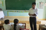 Gặp thầy giáo Cơ Tu suýt bị dân làng chôn sống giữa Trường Sơn