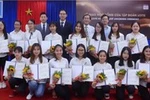15 sinh viên nghèo, học giỏi được nhận học bổng