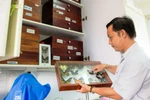 Người thầy đam mê đi săn côn trùng lạ