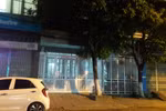 Nhà ông Linh ở Đà Nẵng được sơn cổng, tháo biển số nhà, tối có bật đèn