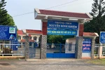 Nhận nhiều án kỷ luật, bị cách chức Bí thư chi bộ nhưng vẫn là Hiệu trưởng