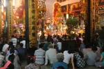 Người Sài Gòn nhộn nhịp đi cúng sao giải hạn đầu năm
