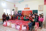 Trao chăn ấm tặng học sinh nghèo ở Móng Cái