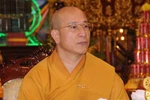Đại đức Thích Trúc Thái Minh hành lễ sám hối và xin lỗi phật tử, nhân dân