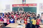 Cô và trò trao nhau những tình cảm đặc biệt trong ngày 20/11