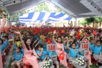 Cô và trò tại Hải Phòng tươi cười rạng rỡ trong ngày khai giảng năm học mới