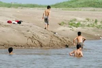 Dạy bơi cho học sinh cấp I: Các trường... "tự bơi" 