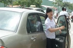 Chùm ảnh: Sĩ tử đi thi tốt nghiệp bằng... “xế hộp”