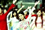 Chùm ảnh: Nữ sinh Imiss nhảy flashmob gắn kết yêu thương