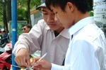 Nhiều sĩ tử bị lừa tiền ngay tại cổng ĐH Luật Hà Nội