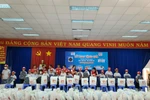 Hội Cựu chiến binh xã Bưng Riềng trao yêu thương, nâng bước em tới trường