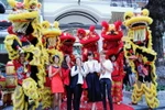 Vũ Thu Phương khai trương cơ ngơi, hàng trăm người dân kéo đến xem