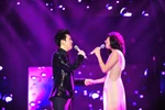 Lê Hiếu, Văn Mai Hương nắm tay tình tứ trên sân khấu sau chia tay