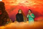 Phương Vy, Trung Quân Idol lần đầu khoe mẹ và em gái trên sân khấu