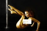 Siêu mẫu phong cách Lại Thanh Hương gây sốc với loạt ảnh nude bên cột
