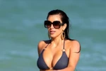 Kim Kardashian nóng bỏng bở bãi biển Mexico