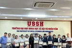 Khoa Nhân học trao giải thưởng Phan Hữu Dật, Nguyễn Văn Huyên cho SV xuất sắc