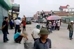 Dân ngăn cản thi công đường BOT yêu cầu chủ đầu tư bồi thường nhà lún nứt