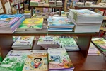 Sách giáo khoa khan hiếm bất thường: Phụ huynh được khuyến khích mua tại trường