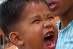 Hình ảnh hài hước chỉ có ở Việt Nam: Những nụ cười răng sún 