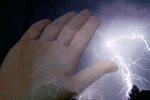 Đổ bê tông canh mộ vì lời đồn xương người chết sét đánh chữa bách bệnh