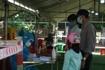 Chùm ảnh: Giáo viên, học sinh lỉnh kỉnh đồ đạc quay lại Đà Nẵng chờ đến trường
