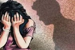 Nhóm du côn hiếp dâm người vợ ngay trước mặt chồng