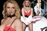 Britney Spears bị tung váy giống Marilyn Monroe