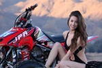 Mê hoặc trước người đẹp quyến rũ bên ngựa sắt Honda TRX450R 