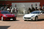 Siêu xe Ferrari sánh vai cùng đàn ngựa