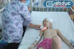 Ngã từ ban công trường trong ngày nhập học, bé lớp 1 nguy kịch