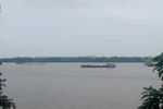 Doanh nghiệp “núp bóng” nạo vét hòng “tận thu” khoáng sản trên Sông Hồng