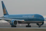 Hy hữu máy bay Vietnam Airlines hạ cánh khẩn cấp vì... xịt lốp