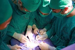 Phẫu thuật thành công cho bé gái 18 ngày tuổi bị ứ mủ thận