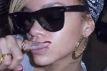 Rihanna càng ngày càng 'hư'