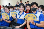 Trường ĐH tổ chức ‘Chuyến xe về Tết’, hỗ trợ vé xe, tặng quà Tết cho sinh viên