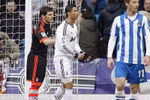 Casillas 'dỗi' không thèm nhận băng đội trưởng từ Ronaldo
