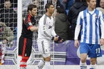 Casillas 'dỗi' không thèm nhận băng đội trưởng từ Ronaldo