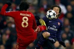 Cổ động viên M.U ấm ức vì... Arsenal bị trọng tài xử ép