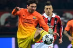 Sao AC Milan tranh nhau xin áo đấu của Messi