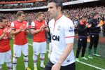 VIDEO: Van Persie vào nhầm phòng thay đồ Arsenal