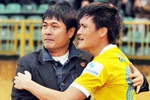 Một mình Công Vinh chống 4 'ông Tây'